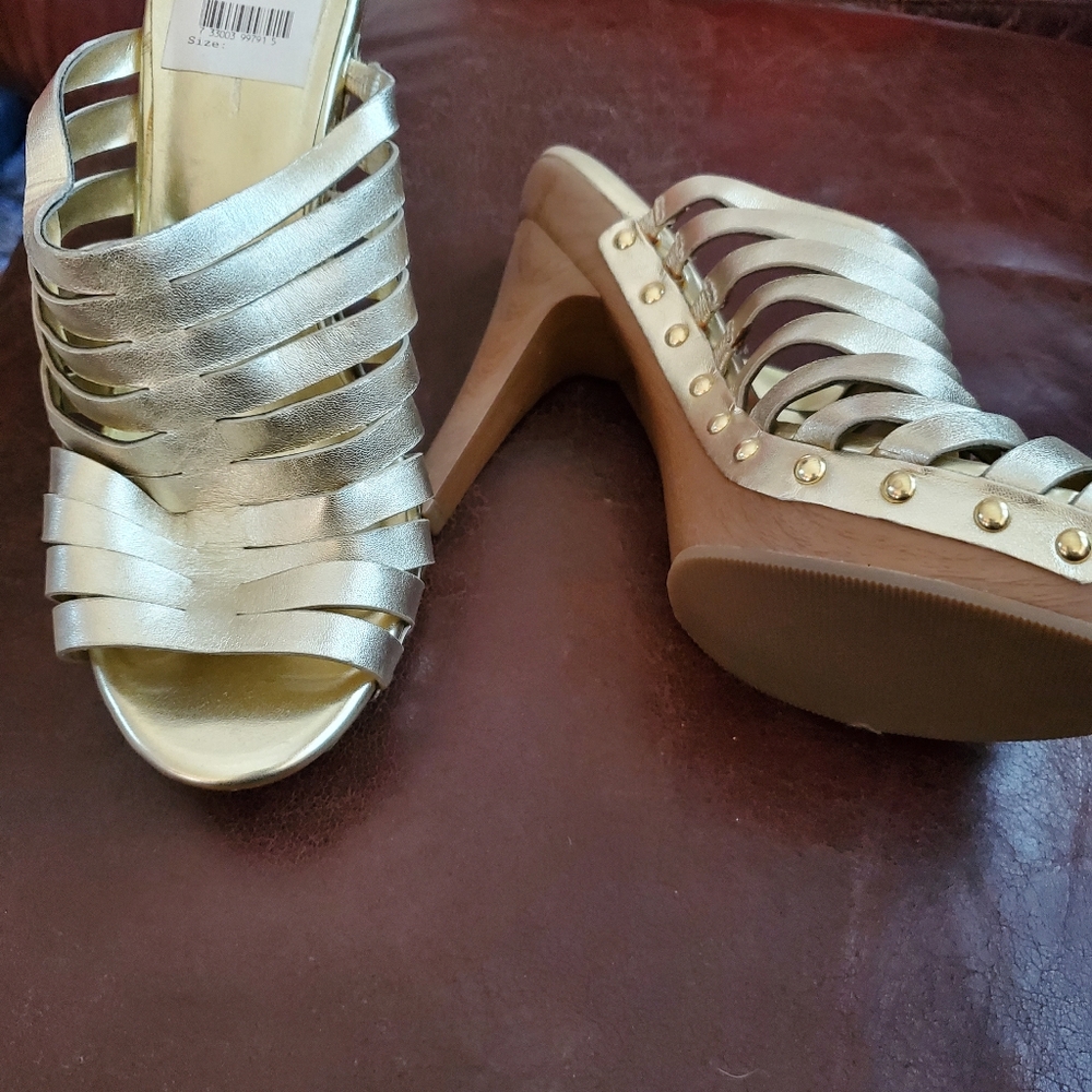 Heels - Picture 2 of 4